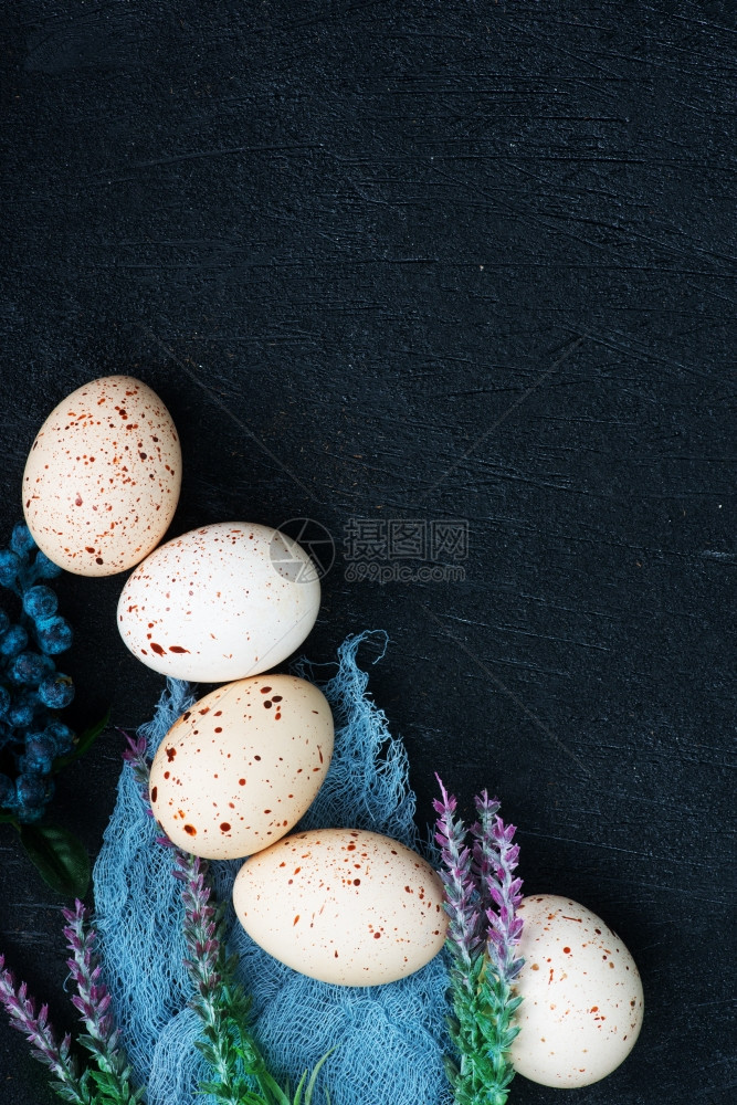桌上色的东蛋面背景图片