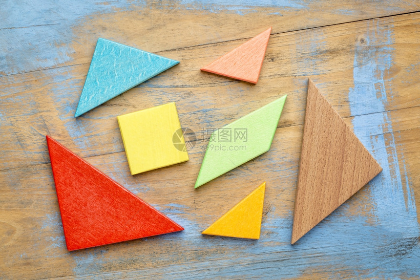 7个色彩多的木制传统的拼图游戏Name图片