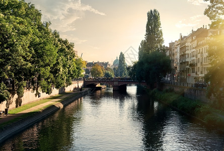 斯特拉堡市风景法国阳光明媚的夏日清晨图片