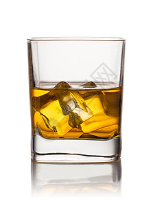 威士忌和白底冰图片