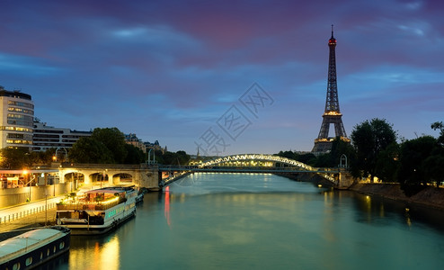 巴黎市风景埃菲尔铁塔和庞特鲁埃勒图片