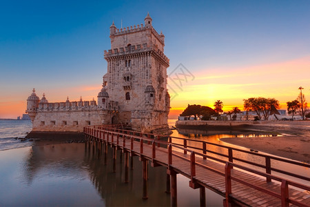 塔格斯Belem塔台或圣文森位于葡萄牙里斯本的塔古河岸背景