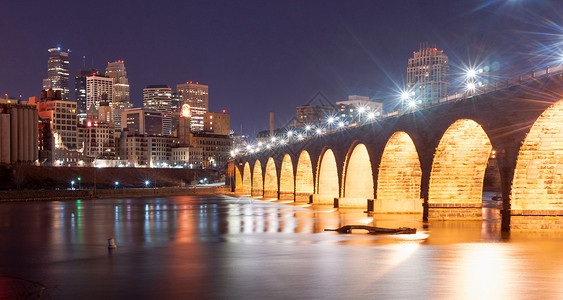 圣保罗明尼苏达的夜幕以石拱桥为主背景图片