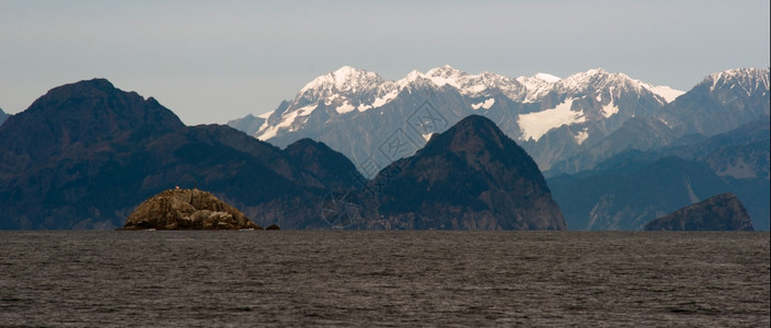 王子岛从Whittier到Junau阿拉斯加的海上渡轮风景背景