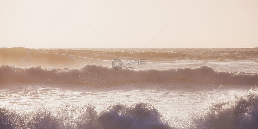 大西洋海浪日出景图片