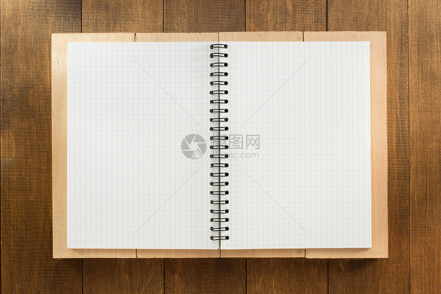 木制笔记本和背景的笔记本和木制背景的笔记本和木制背景的笔记本图片