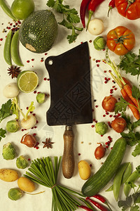 厨房刀和有机蔬菜顶视图片