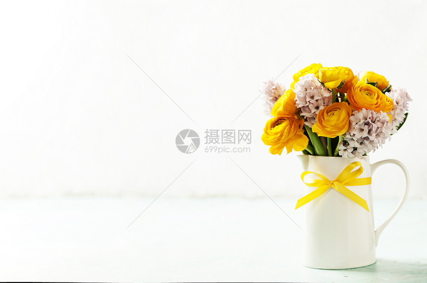 花瓶中美丽的春图片