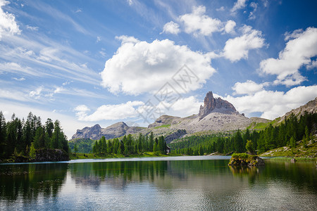 阿尔卑斯山夏季湖意大利阿尔卑斯山图片