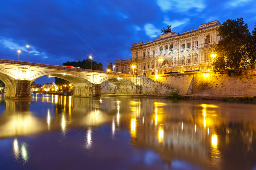 意大利罗马司法宫和庞特安贝托桥图片