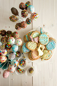 彩色蛋糕流行和复活节饼干最佳视图照片图片
