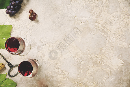 灰大理石背景顶视图复制空间的葡萄和图片