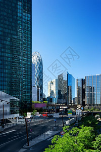 现代摩天大楼和法国巴黎地区防卫的道路图片