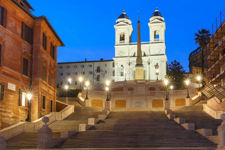 圣迹楼梯西班牙台阶从斯帕格纳广场和蒙蒂教堂看到时间是清晨蓝色分意大利罗马图片