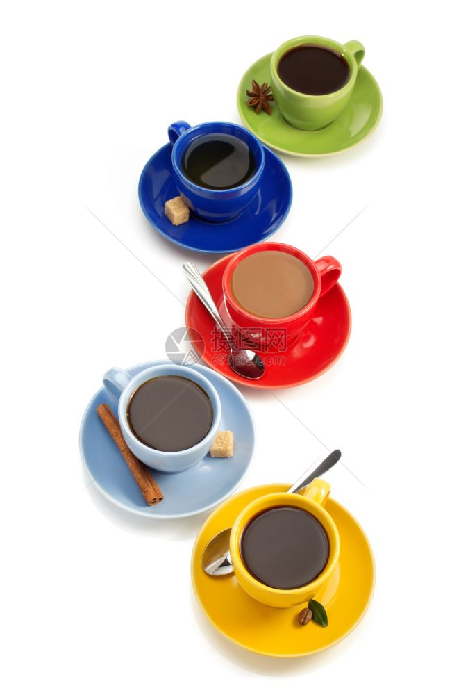 俯视图四种颜色各异的咖啡杯图片