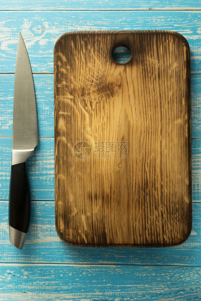 木制表格面的切割板，食材准备工具图片