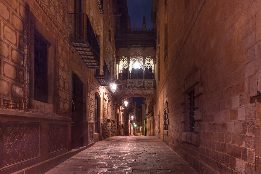 巴塞罗那哥特克区GothicCarrerdelBisbe西班牙加泰罗尼亚Barri哥特克区Bisbe街夹绕着中世纪CarrerB图片