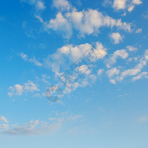 明亮的天空中美丽光云图片