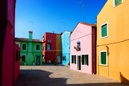 意大利布拉诺街上多姿彩的房屋图片