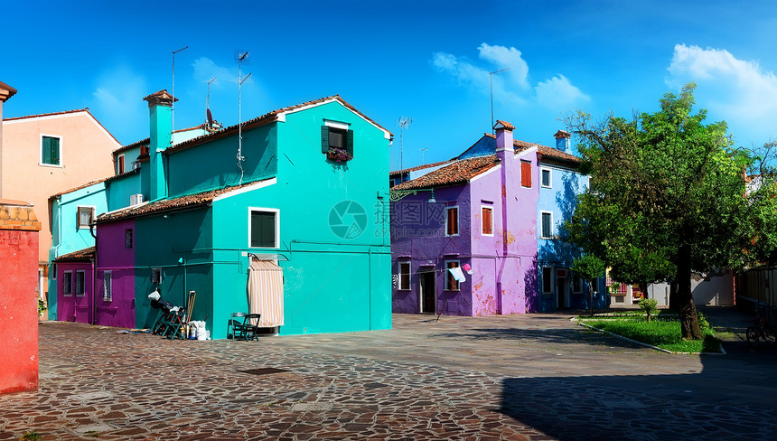 意大利布拉诺街上鲜亮的彩色房屋图片