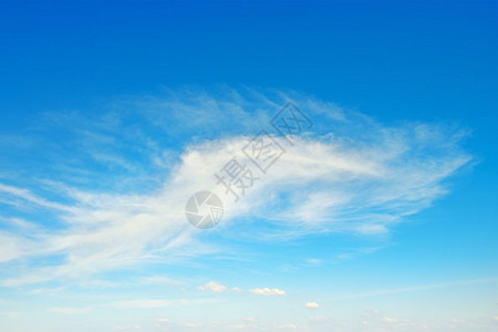美丽的蓝天空中光云图片