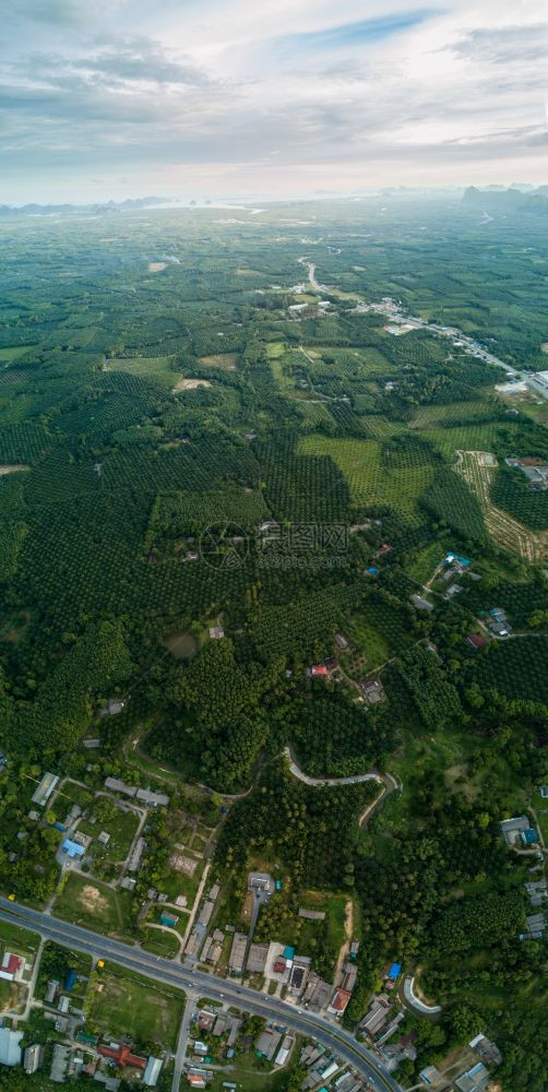 泰国PhangNga市PanoramaTubpud市的高角景图片