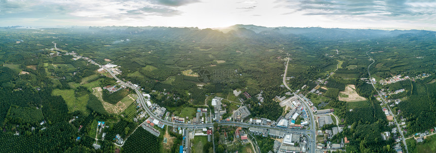 泰国PhangNga市PanoramaTubpud市的高角景图片