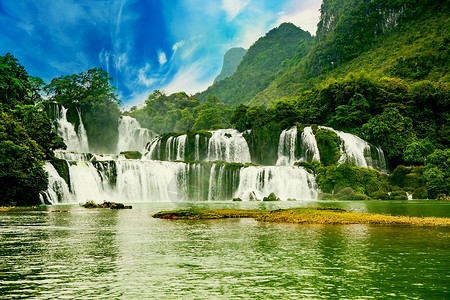 基层党支部越南高邦的BanocBanoc瀑布位于一个成熟的喀斯特形区当时原石灰岩基层正在被侵蚀背景