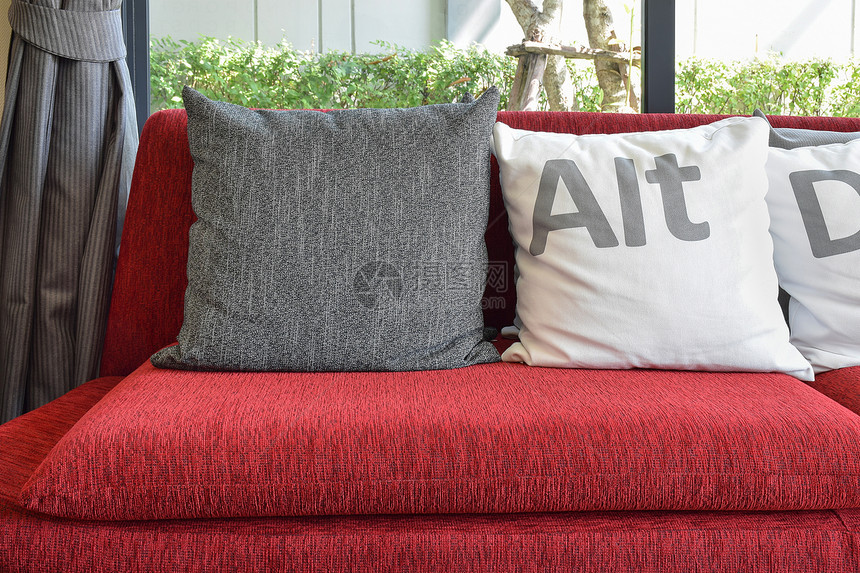 现代客厅红色沙发图片