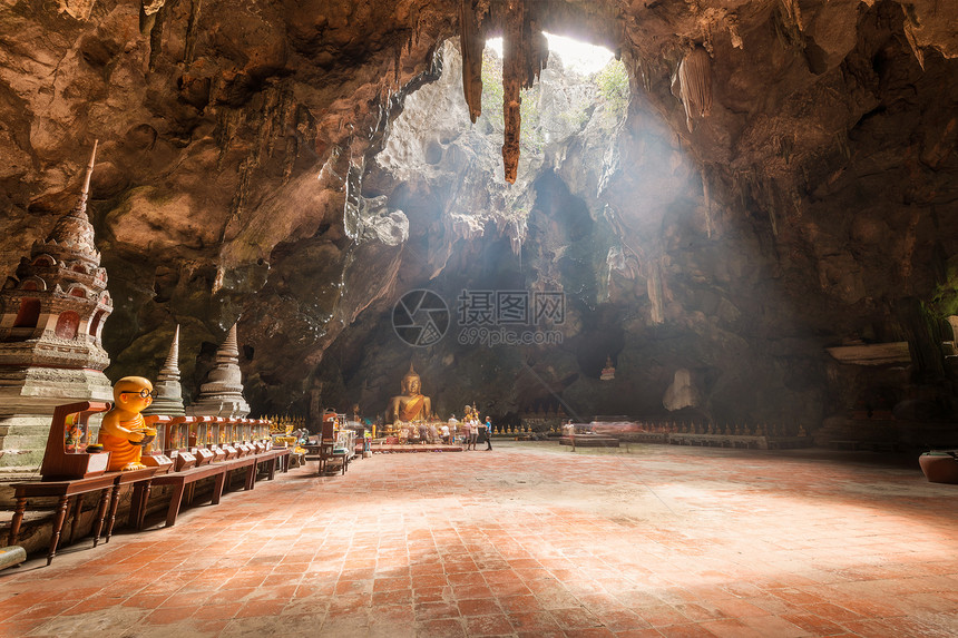 Thamkhaoluang洞穴庙宇泰国Phetchaburi洞穴内寺庙图片