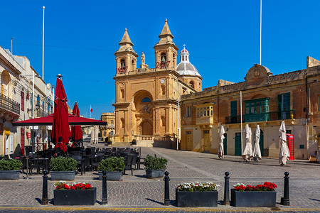 教区教堂马耳他萨克斯洛圣母马耳他萨克斯洛地中海渔业村马萨克斯洛主要广场的蓬贝圣母背景