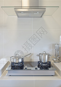 煤气炉灶上无不锈的锅炉现代厨房用百锡高清图片