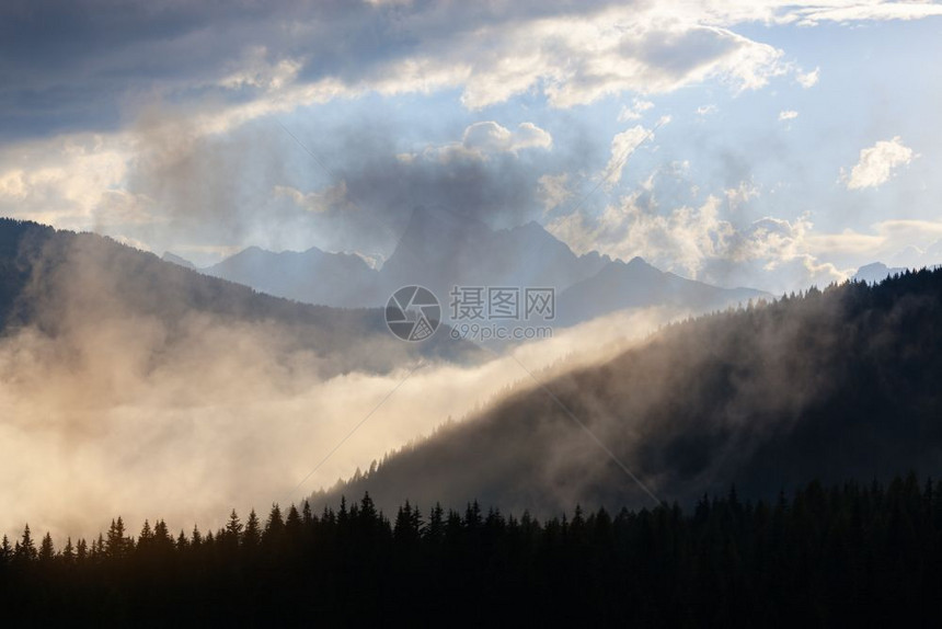 意大利阿尔卑斯山多洛米特阿尔卑斯山图片