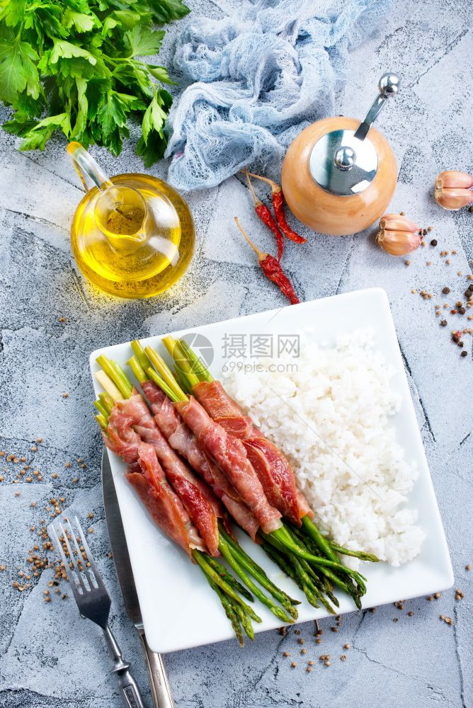 煮饭肉和绿色羊图片