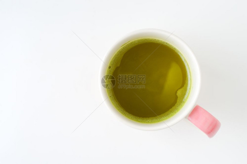 白上孤立的绿茶杯图片