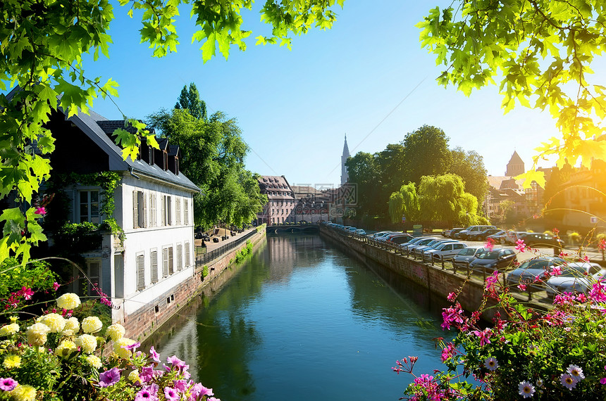 法国温暖的夏日斯特拉堡市风景图片
