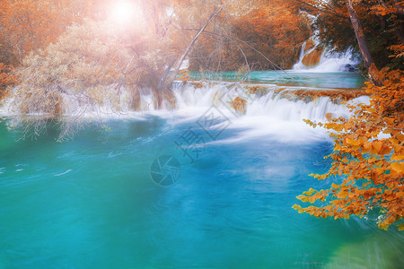 美丽的瀑布森林和湖泊克罗地亚普利维茨公园高清图片