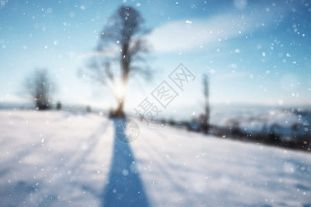 摘要模糊的美丽冬季山雪高景观背图片