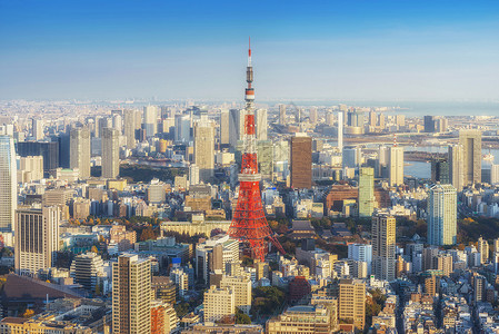 艾弗尔铁塔日本落时东京市风与塔的天际背景