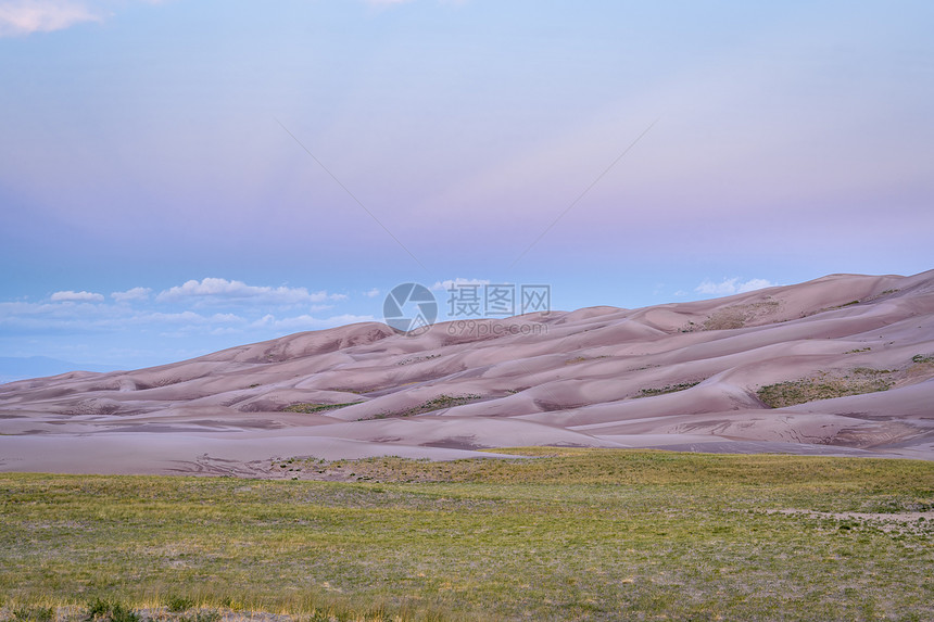 黎明时湿沙丘形态和质地科罗拉多大沙丘公园和保护区图片