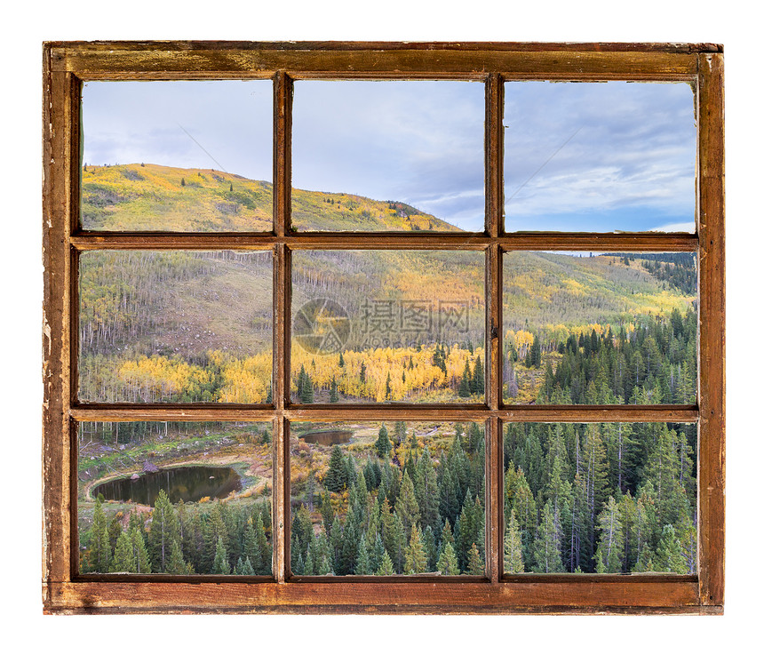 科罗拉多洛基山的落颜色从古老的坚固用脏玻璃砸碎的窗户中图片
