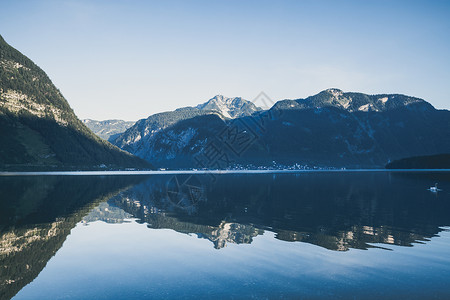 阿尔卑山湖反射奥地利哈斯塔特高清图片