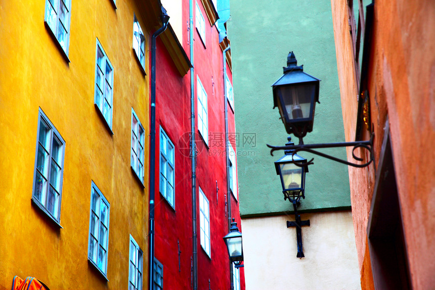 瑞典斯德哥尔摩GamlaStan区多彩的老房子图片