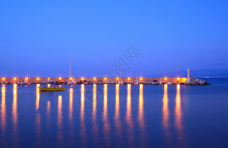 希腊克里特切尔索罗尼港夜景图片
