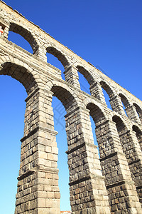 西班牙塞戈维亚古罗马化石水管的视角图片