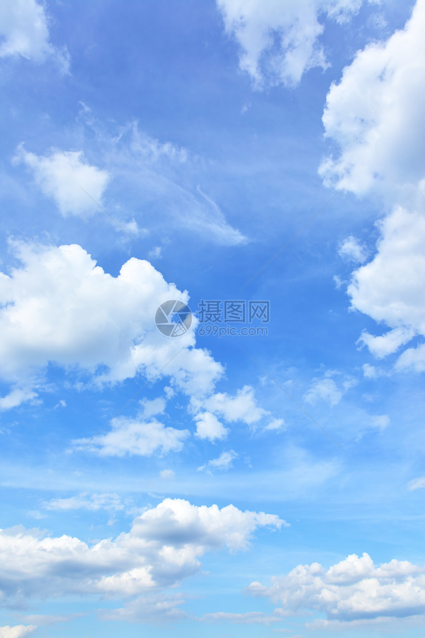 有云的天空背景图片