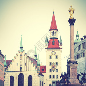 德国慕尼黑Marienplatz的市政厅和Marian专栏图片