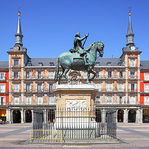 佩戴菲利普三世国王16年创立雕像的广场市长西班牙马德里图片