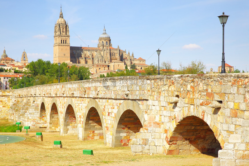 西班牙罗马桥和萨拉曼卡大教堂图片