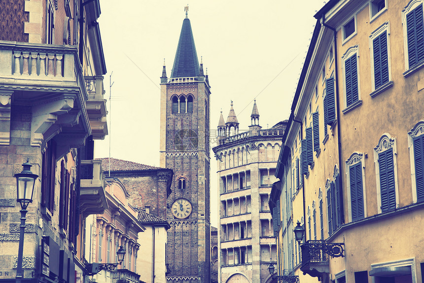 意大利帕尔马教堂Duomo和洗礼图片